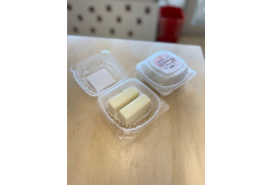 Glazed cheese bars with raspberry and pistachios