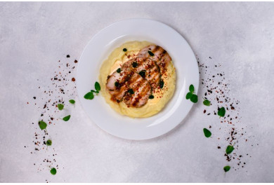 Chicken fillet with mashed potatoes and cheese sauce